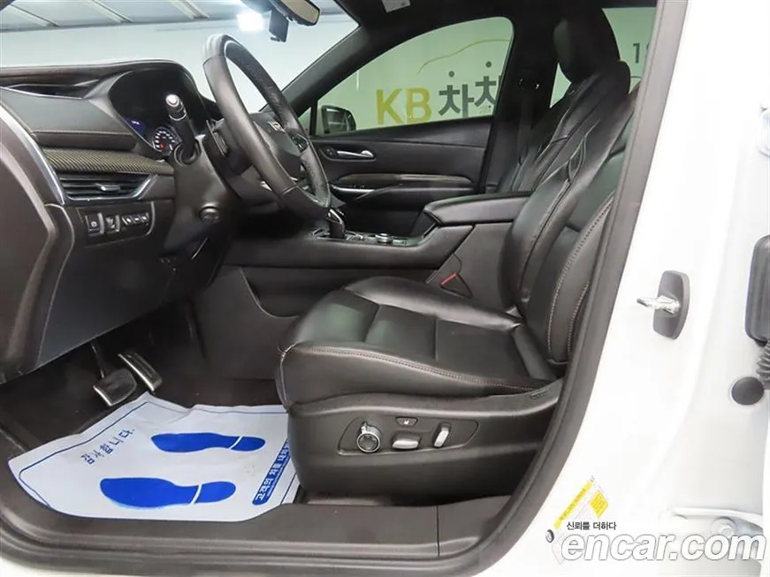 Cadillac XT4 2023 из KR, фото 4