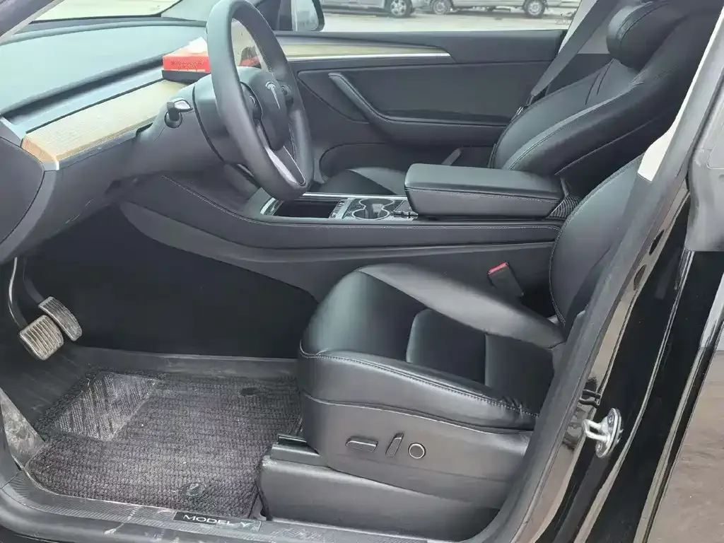 Tesla Model Y — фото 4