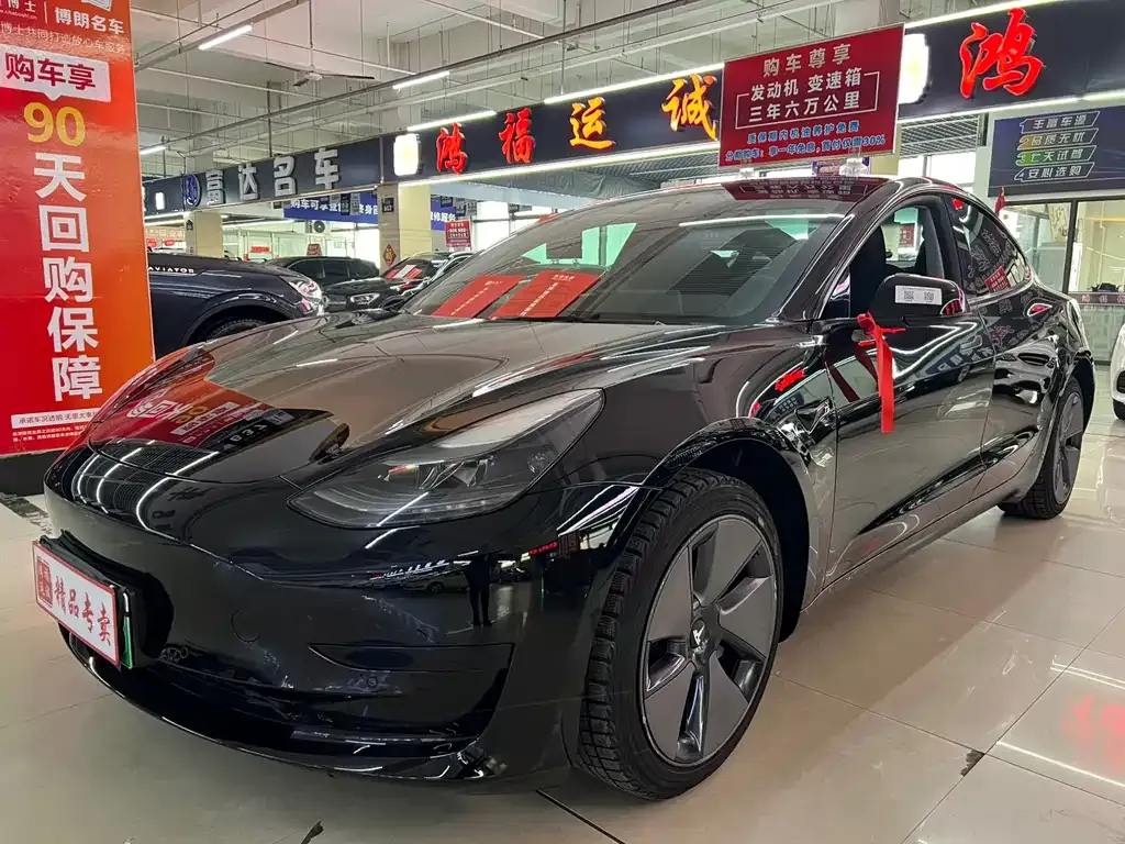 Tesla Model 3 — фото 1
