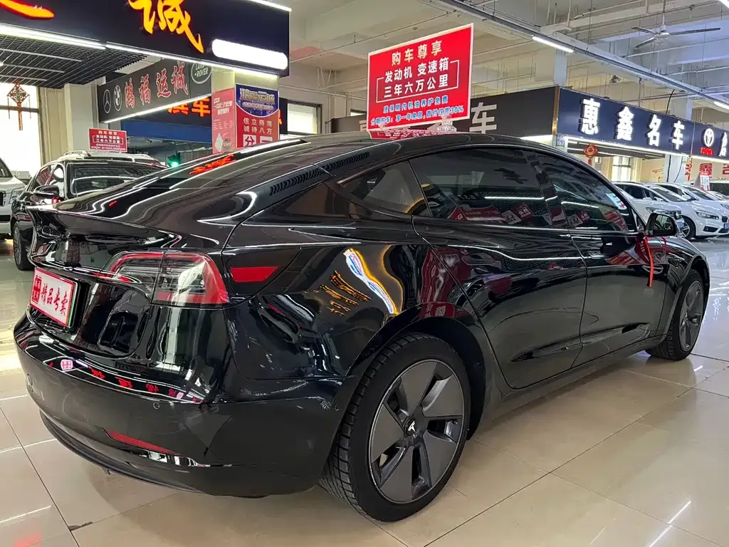 Tesla Model 3 — фото 10