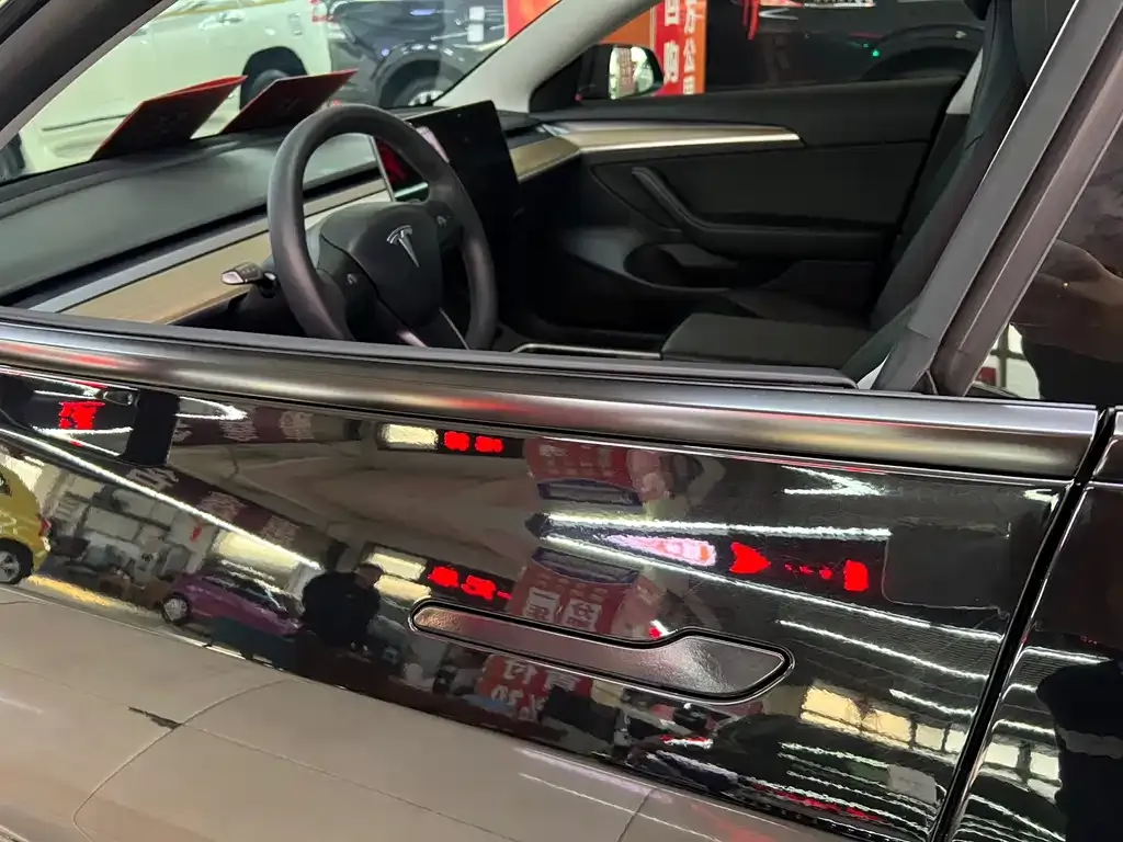 Tesla Model 3 — фото 6