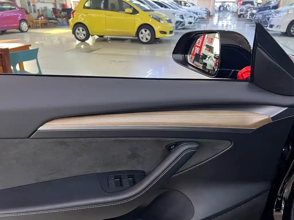 Tesla Model 3 — фото 2