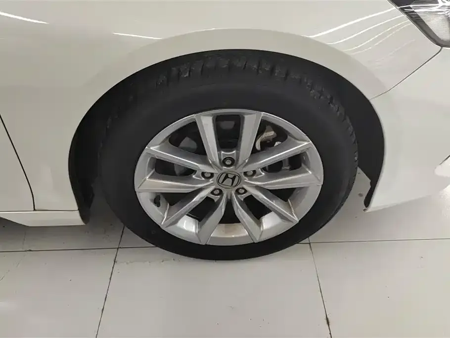 Honda Accord — фото 10