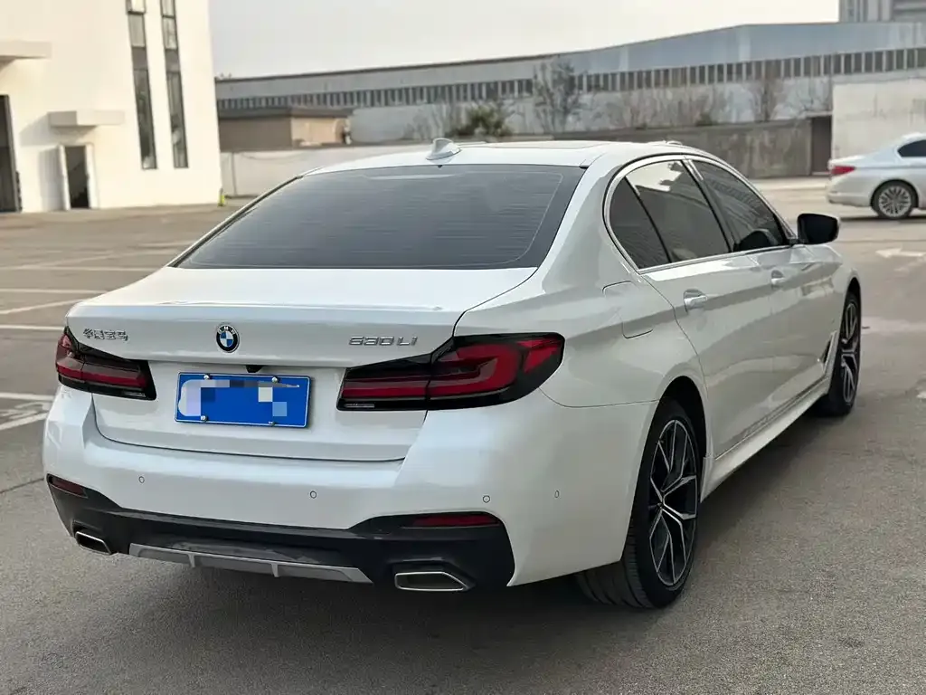 BMW 5 Series — фото 2