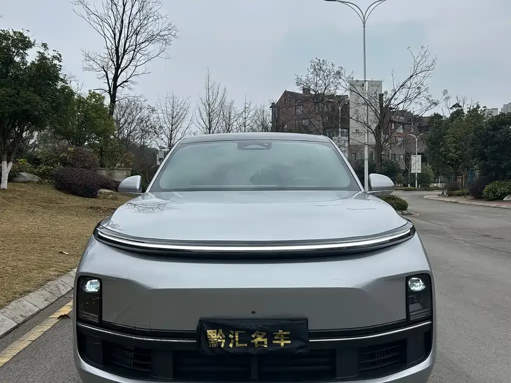 Li Auto L8