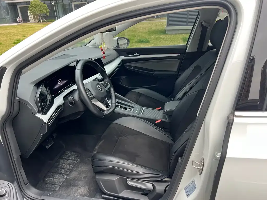 Volkswagen Golf 2022 из CN, фото 4