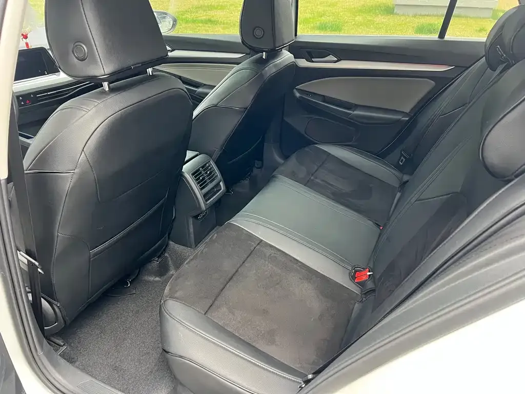 Volkswagen Golf 2022 из CN, фото 3