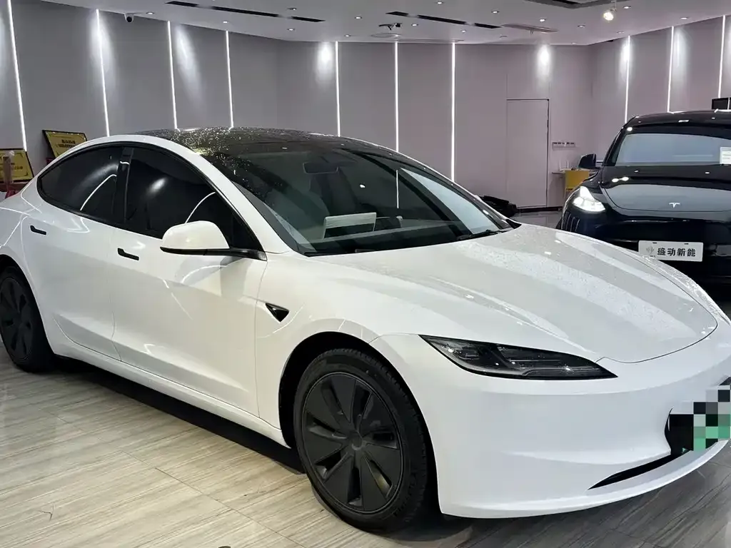 Tesla Model 3 — фото 1
