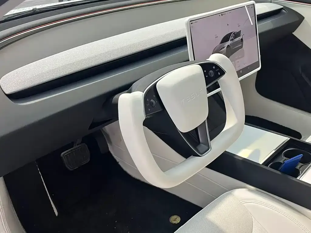 Tesla Model 3 — фото 10