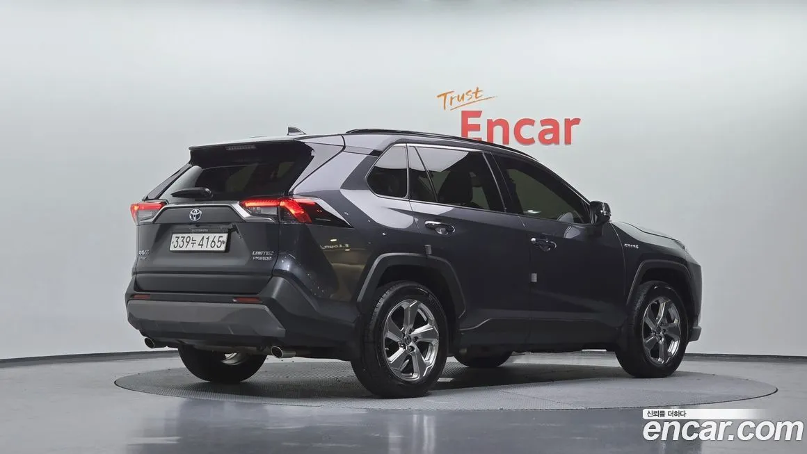 Toyota RAV4 — фото 7