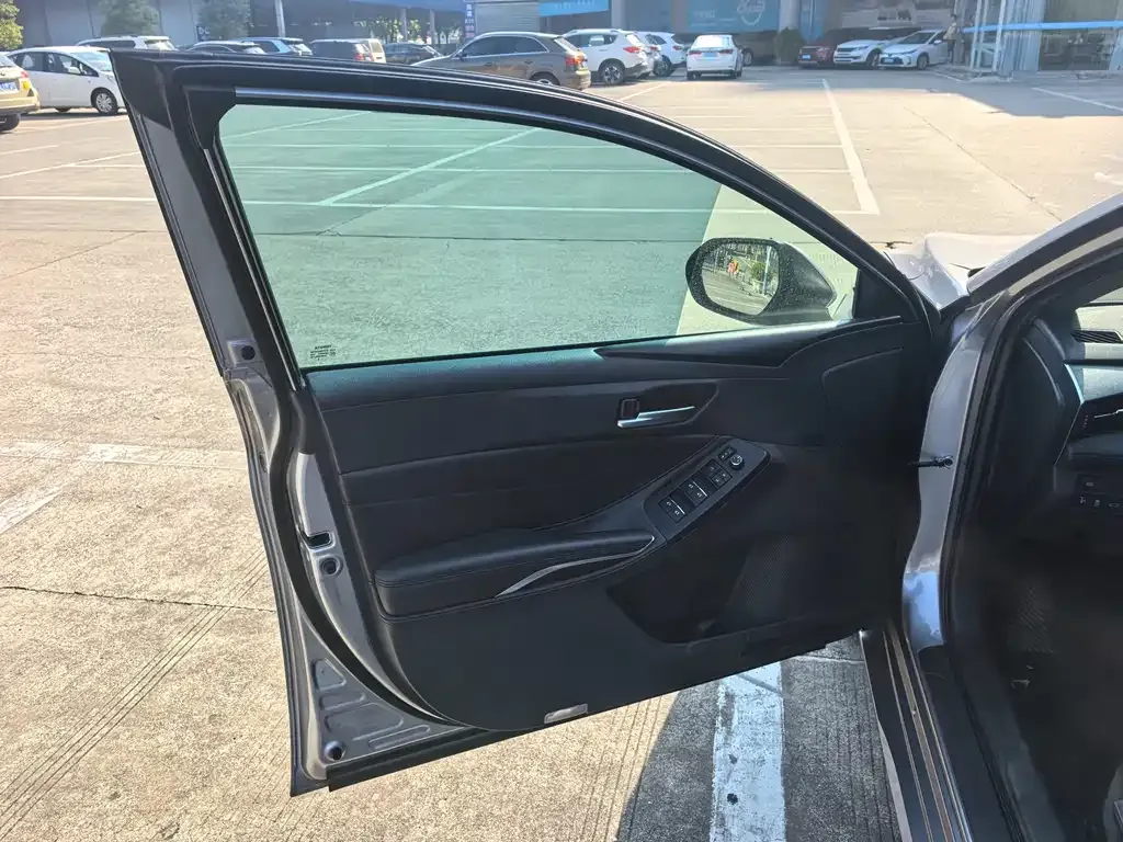 Toyota Avalon 2023 из CN, фото 3