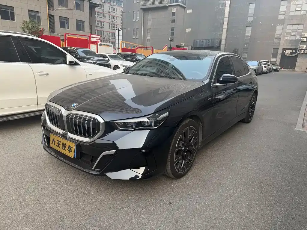 BMW 5 Series 2025 из CN, фото 1