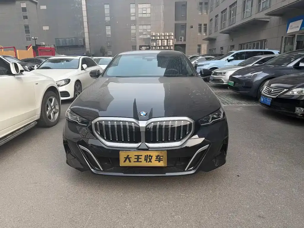 BMW 5 Series 2025 из CN, фото 3
