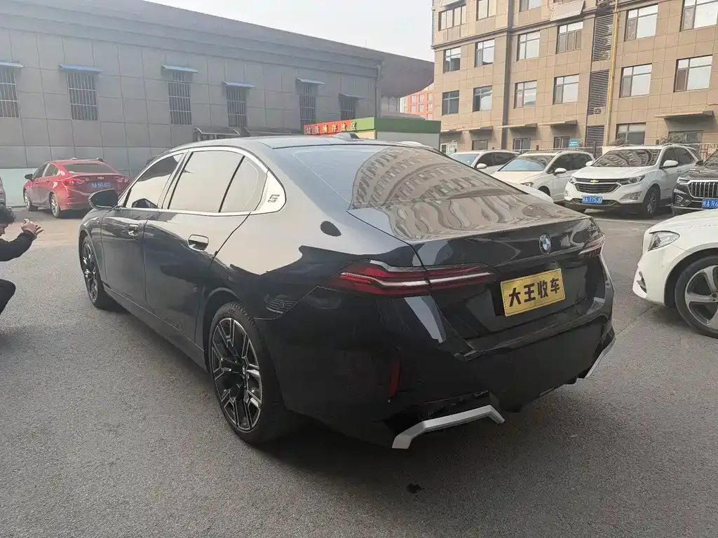 BMW 5 Series 2025 из CN, фото 4