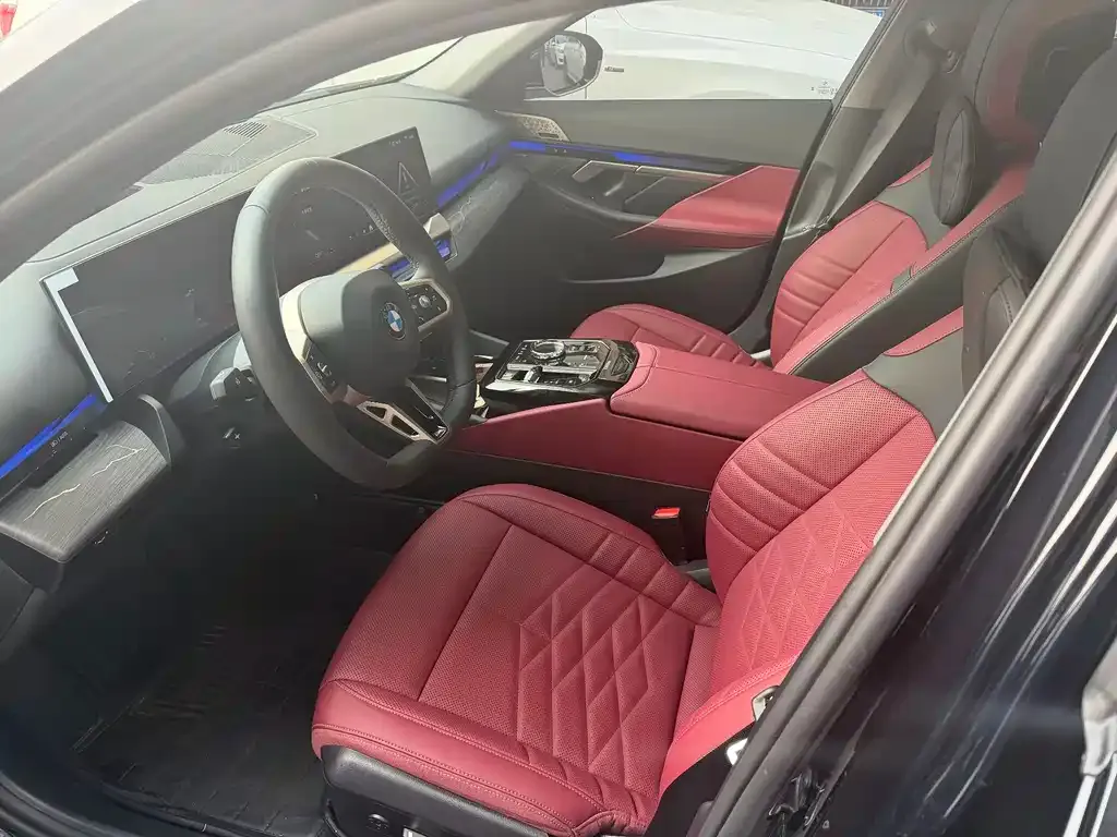 BMW 5 Series 2025 из CN, фото 5