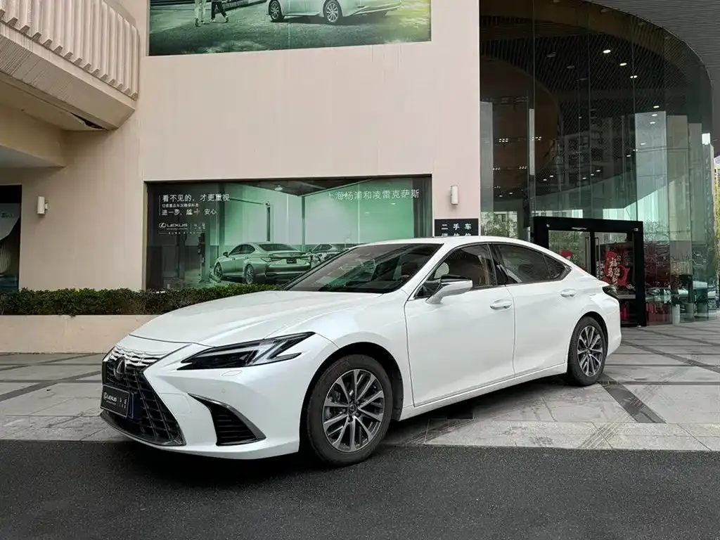 Lexus ES — фото 1