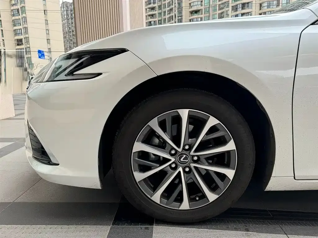 Lexus ES — фото 9