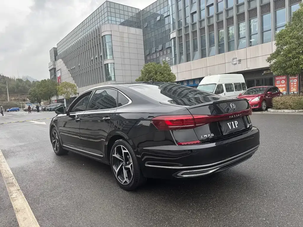 Volkswagen Passat — фото 10