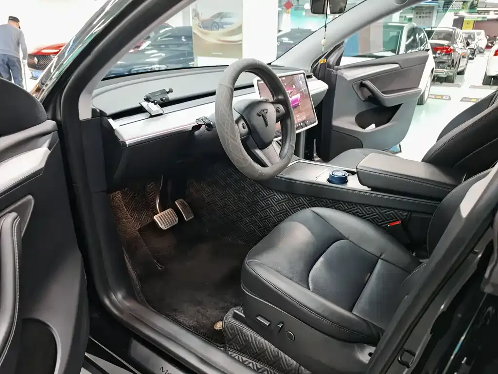 Tesla Model Y — фото 4