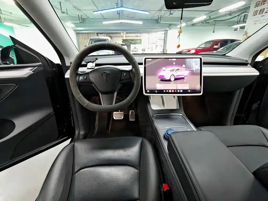 Tesla Model Y — фото 6