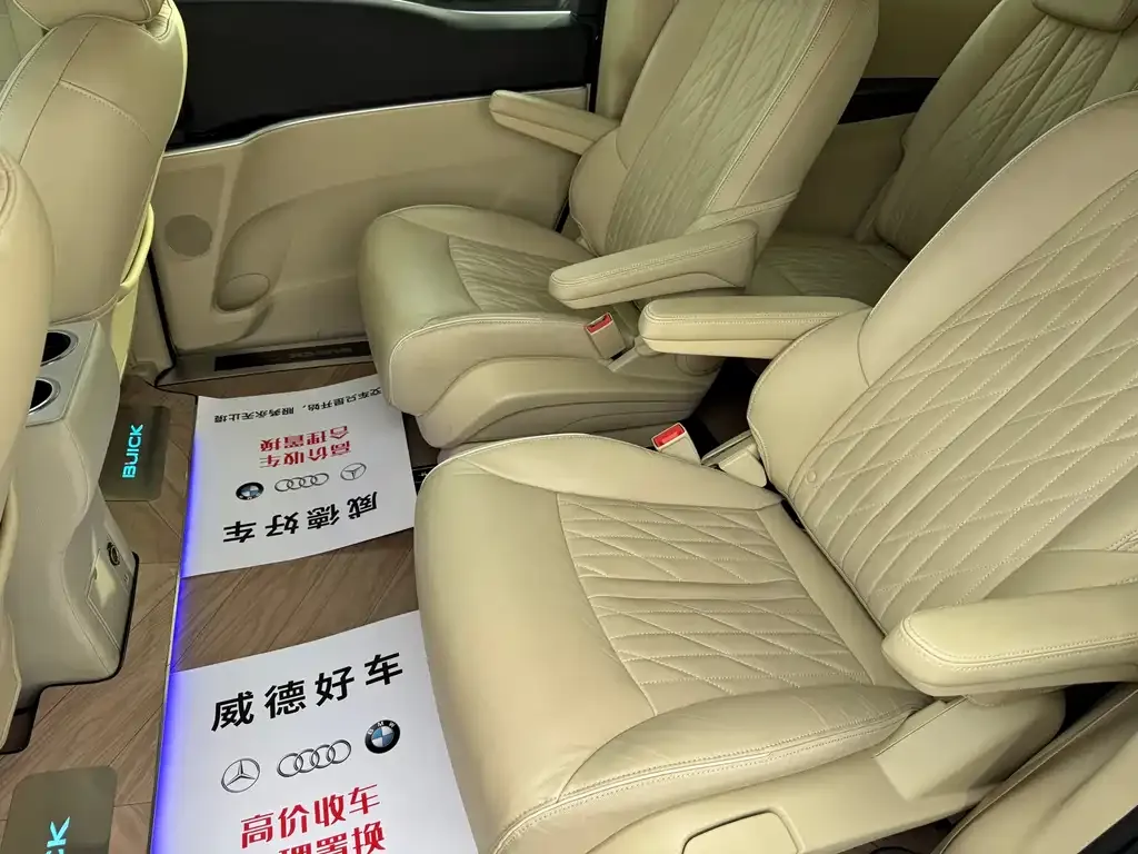 Buick GL8 2023 из CN, фото 2