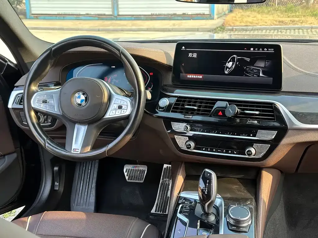 BMW 5 Series 2023 из CN, фото 6