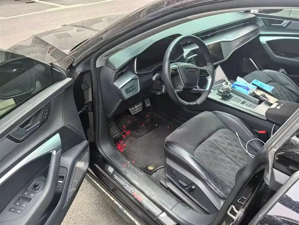 Audi A7L 2024 из CN, фото 4