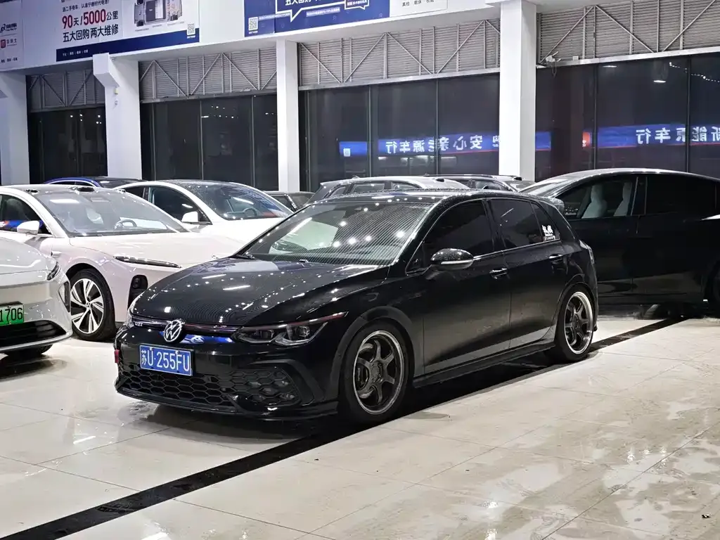 Volkswagen Golf GTI — фото 1