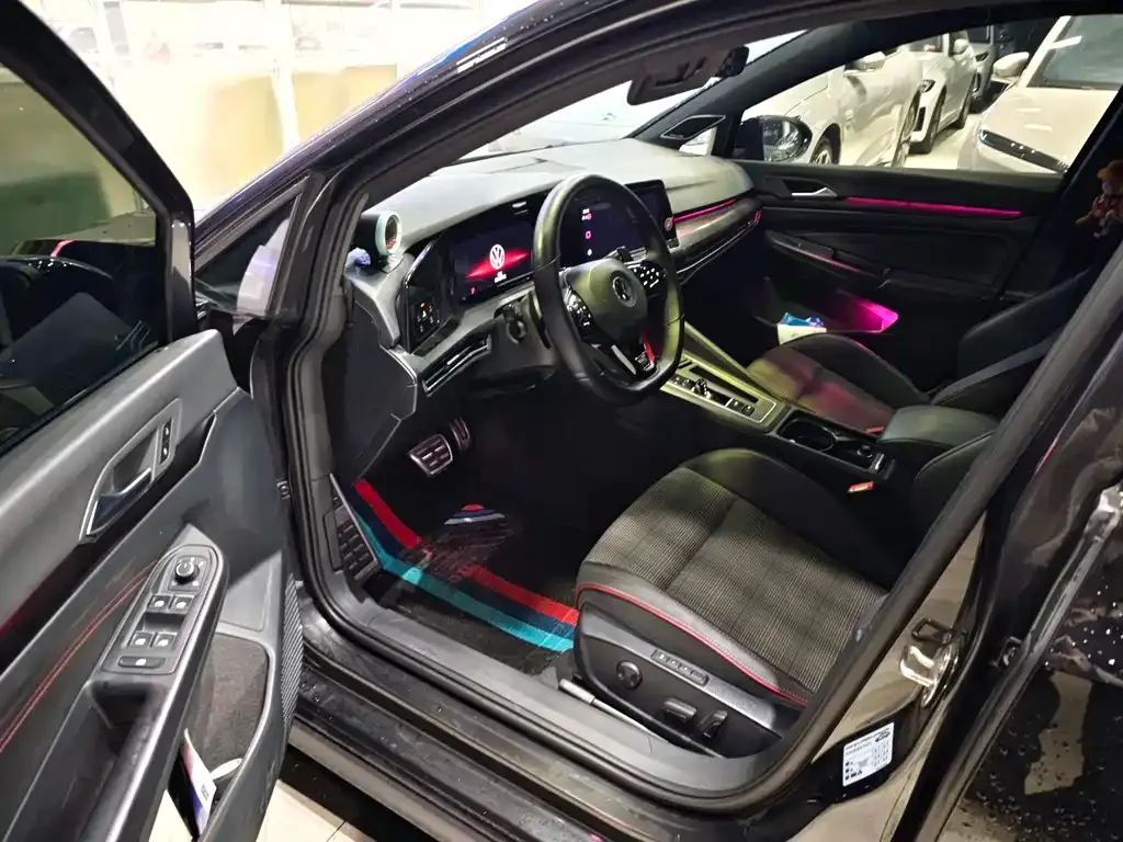 Volkswagen Golf GTI — фото 6