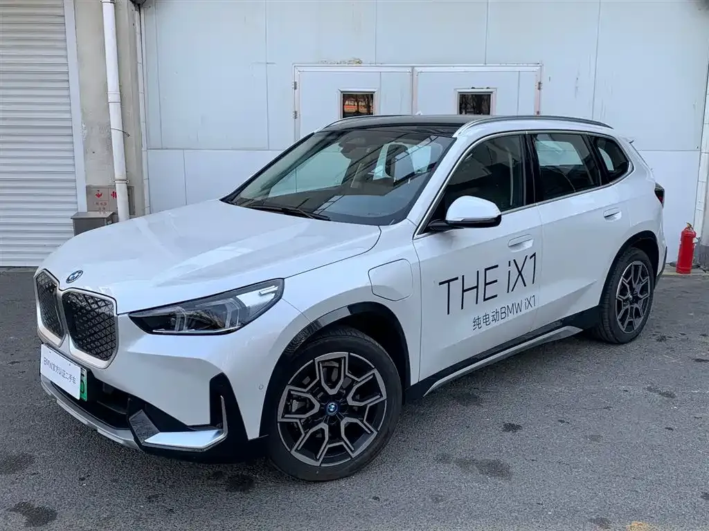 BMW iX1