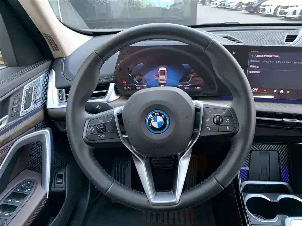 BMW iX1 2025 из CN, фото 7