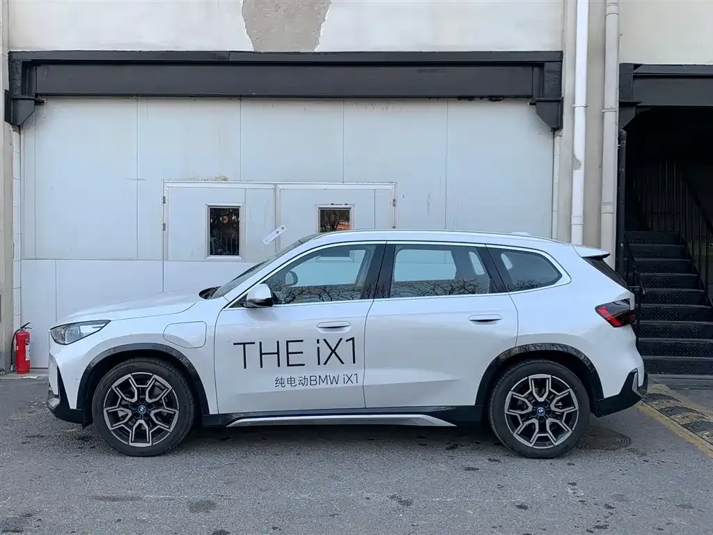 BMW iX1 2025 из CN, фото 4