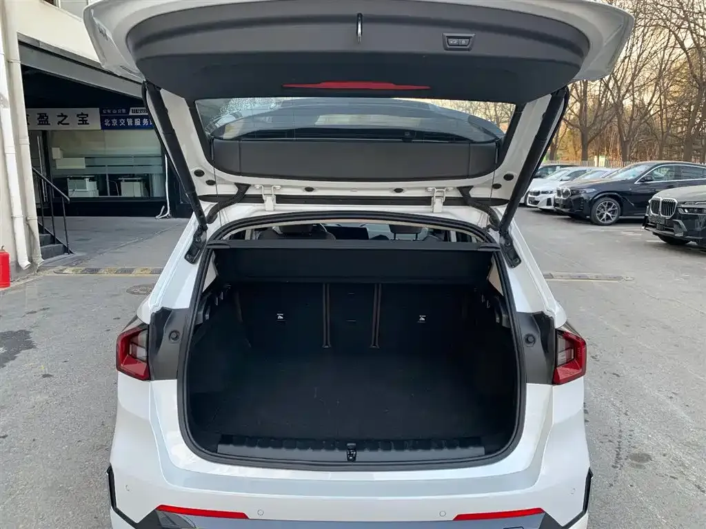 BMW iX1 2025 из CN, фото 9