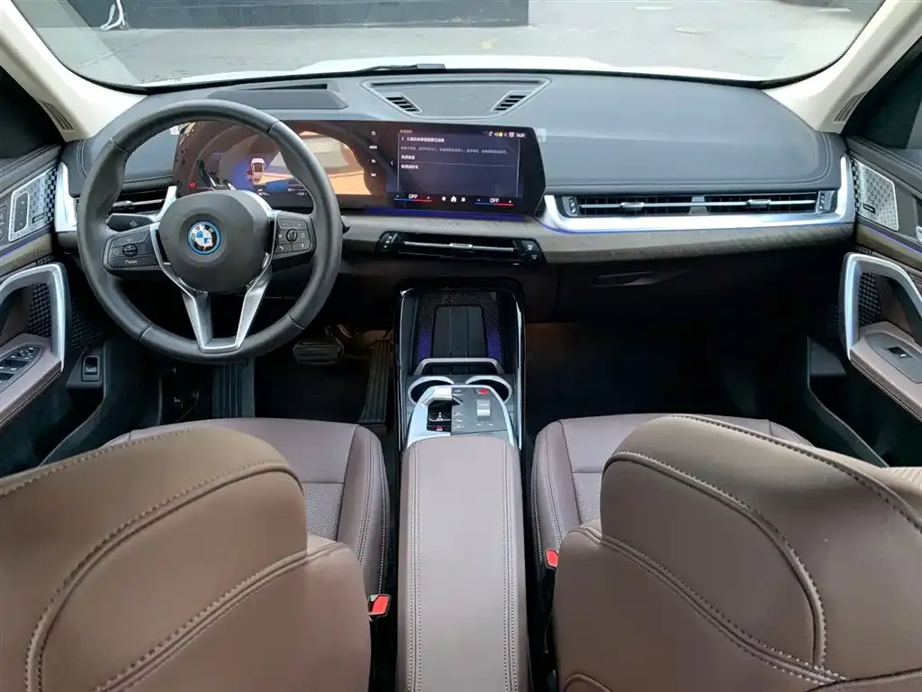 BMW iX1 2025 из CN, фото 6