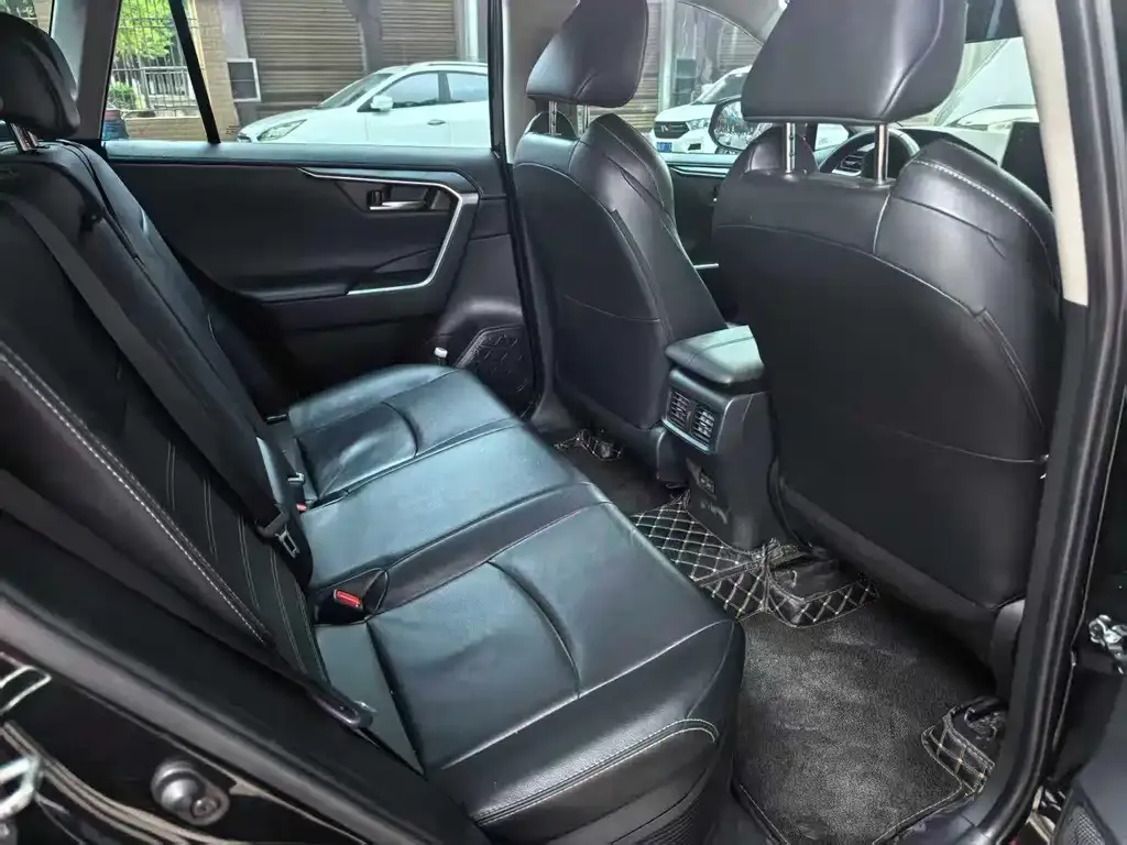 Toyota Wildlander 2022 из CN, фото 4