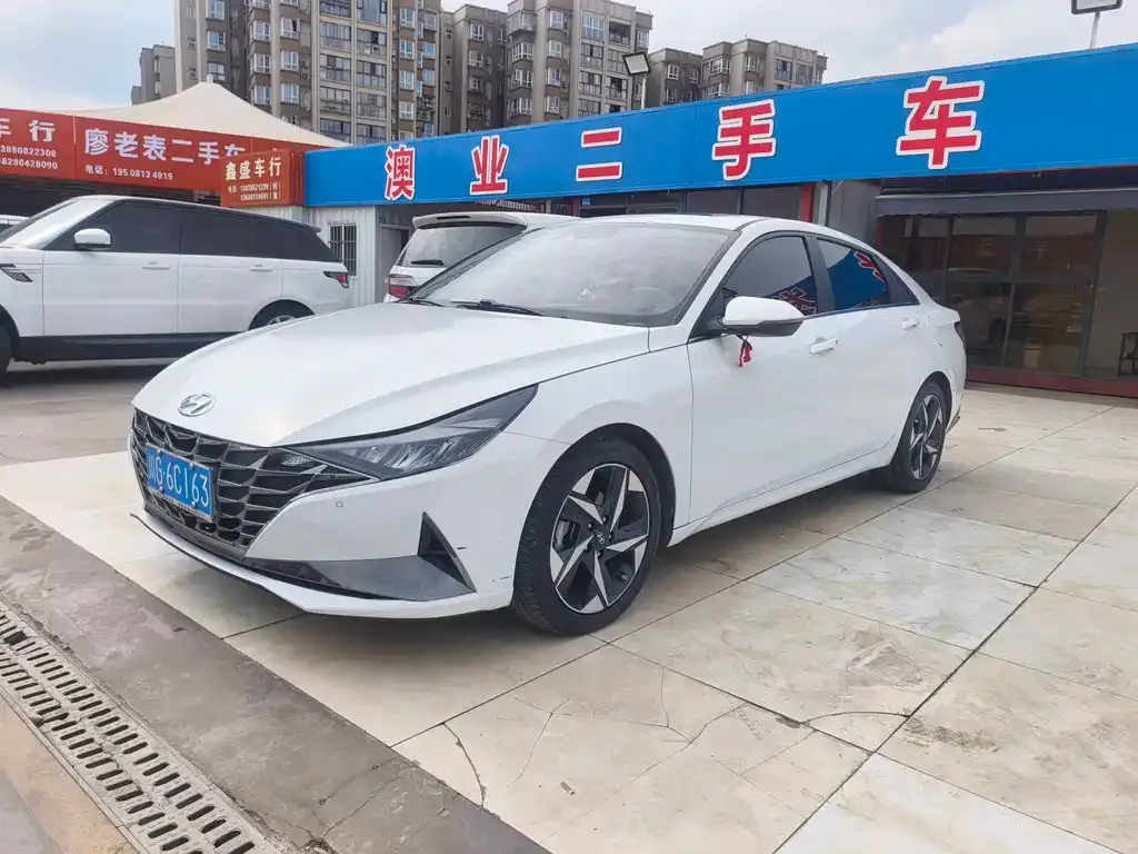 Hyundai Elantra — фото 1