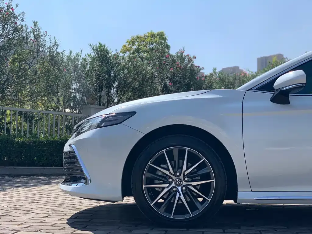 Toyota Camry — фото 6