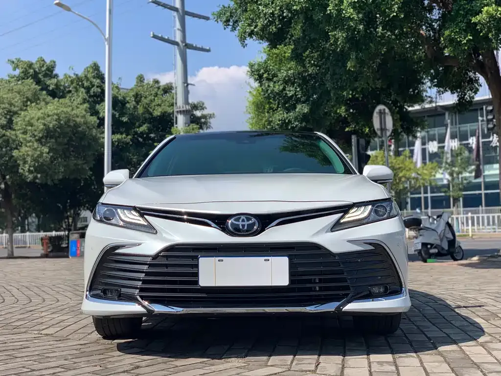 Toyota Camry — фото 7