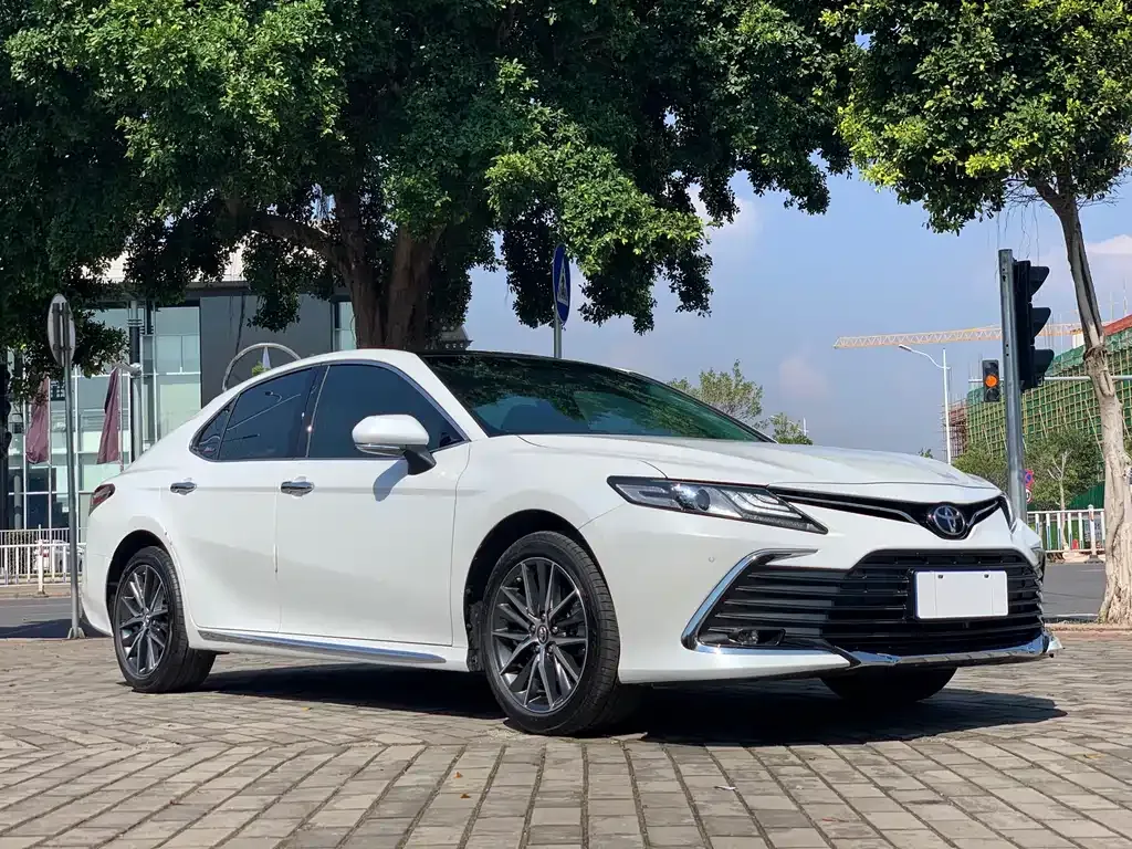 Toyota Camry — фото 10
