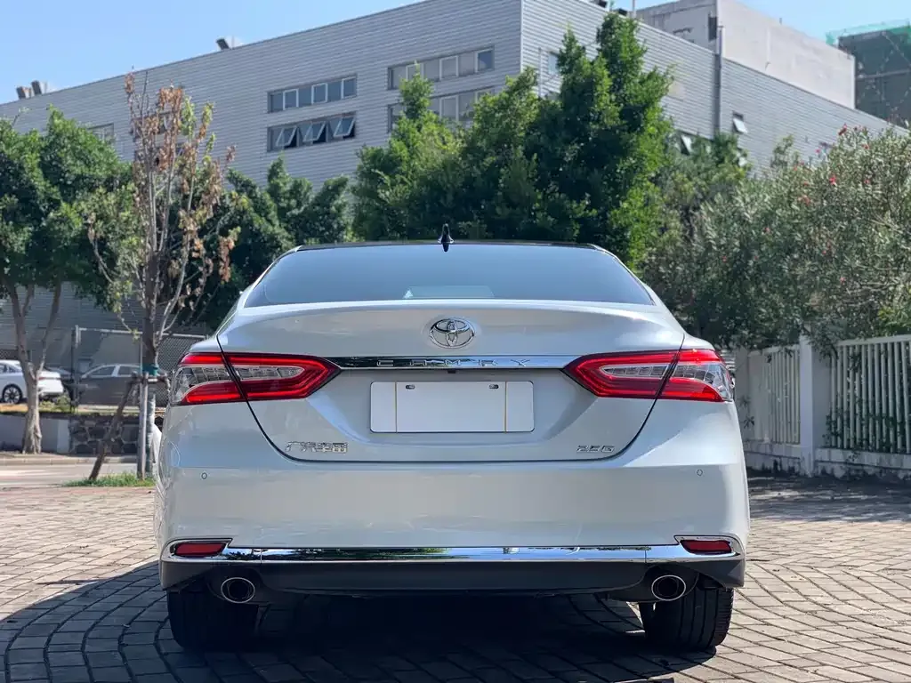 Toyota Camry — фото 8
