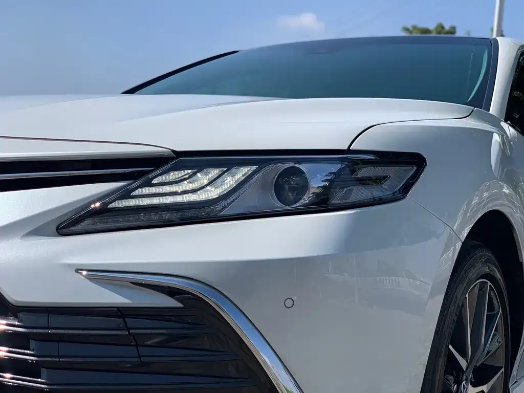 Toyota Camry — фото 4