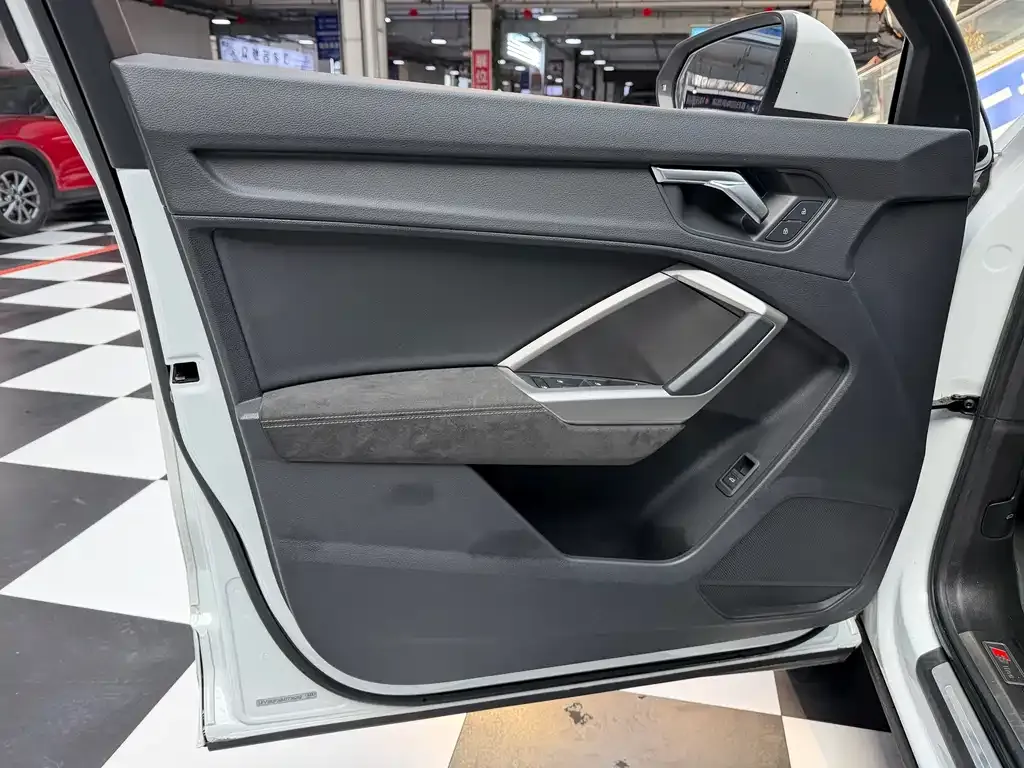 Audi Q3 2021 из CN, фото 8
