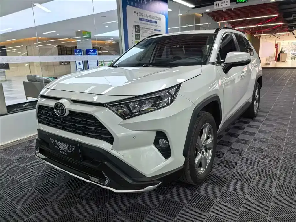 Toyota RAV4 2022 из CN, фото 1