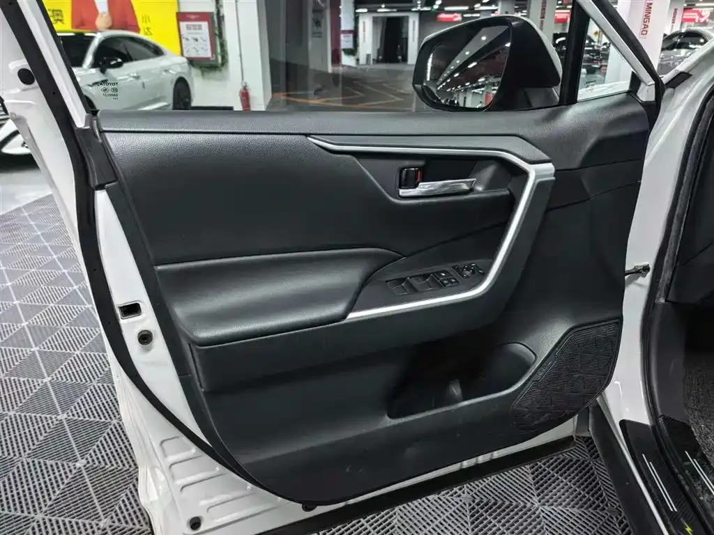 Toyota RAV4 2022 из CN, фото 10