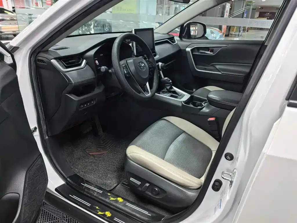 Toyota RAV4 2022 из CN, фото 2