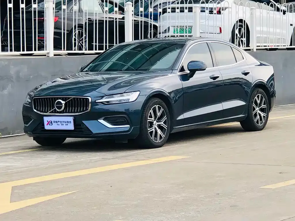 Volvo S60 — фото 1