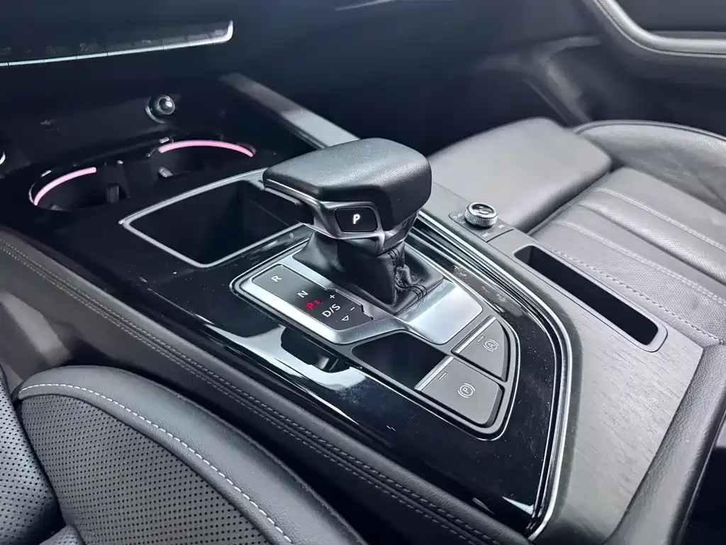 Audi A4L 2023 из CN, фото 6