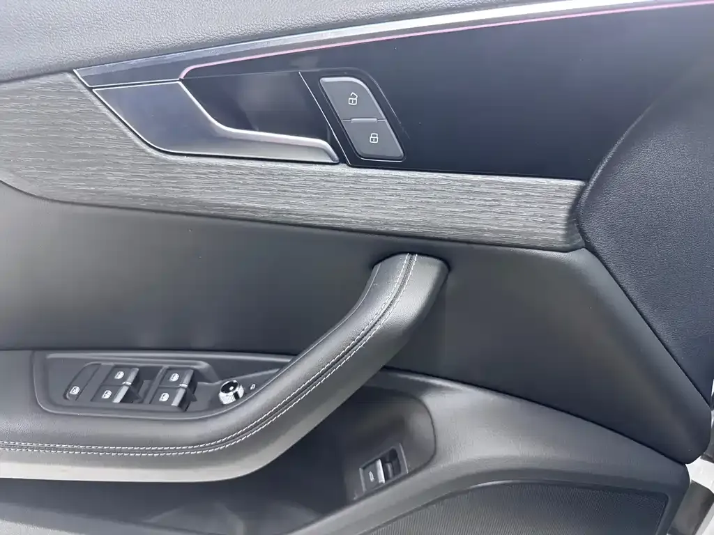 Audi A4L 2023 из CN, фото 4