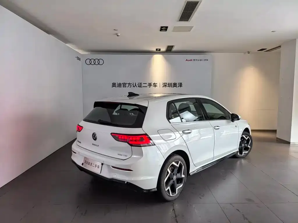 Volkswagen Golf 2024 из CN, фото 2