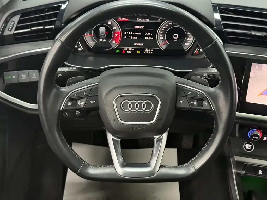 Audi Q3 — фото 9